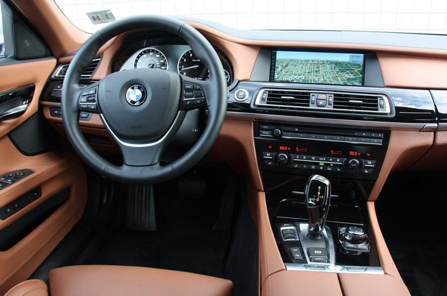  BMW 760iL 2010 года  (фото 47 из 71)